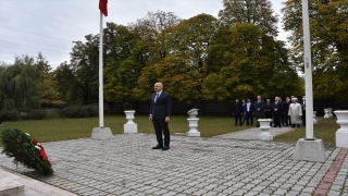 Bakan Karaismailoğlu, Macaristan’daki Türk Şehitliği’ni ziyaret etti