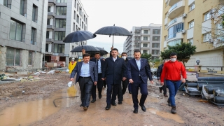 Çevre ve Şehircilik Bakanı Murat Kurum, depremzedeler için yapılan konutların inşaatlarını inceledi: