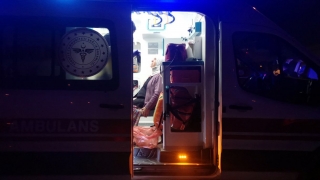 Kocaeli’de hafif ticari araçla çarpışan minibüsün devrilmesi sonucu 6 kişi yaralandı