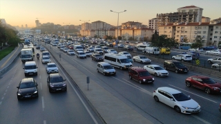İstanbul’da trafik yoğunluğu yaşanıyor