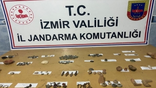 İzmir’de çeşitli dönemlere ait 165 parça obje ele geçirildi