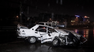 Bursa’da tır ile otomobilin çarpıştığı kazada 2 kişi yaralandı