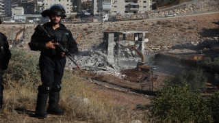  İsrail Kudüs’te Filistinlilere ait iki binayı ”ruhsatı” olmadığı gerekçesiyle yıktı