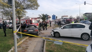 Samsun’da üç otomobilin karıştığı trafik kazasında 1 kişi öldü, 3 kişi yaralandı