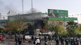 Süleymaniye’de üniversite öğrencilerinin düzenlediği gösterilerde KYB binası ateşe verildi