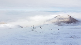 Erciyes Kayak Merkezi beyaza büründü