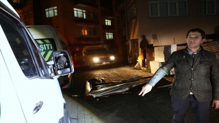 Trabzon’da şiddetli fırtına nedeniyle bir hastane ile bazı evlerin çatısı uçtu