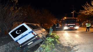 Kırıkkale’de su kanalına düşen dolmuşun sürücüsü yaralandı