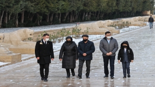 Azerbaycanlı şehidin ailesinden Anıtkabir’e ziyaret
