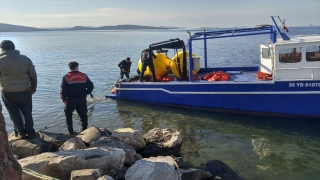 İzmir’de kaçak yakalanan 2 ton canlı midye denize bırakıldı