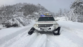 Bartın’da kar nedeniyle köyde mahsur kalan hastaya 3 saatte ulaşıldı