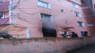 Sultanbeyli’de binanın giriş katında çıkan yangın söndürüldü
