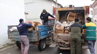 Sakarya’da bir evden yaklaşık 4 ton çöp çıktı