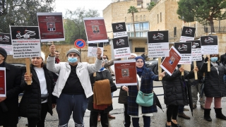 Beyrut’taki Fransız Büyükelçiliği önünde yolsuzluk protestosu