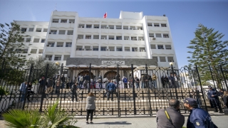 Tunuslu hakimler, Cumhurbaşkanı Said’in ”yargıyı hedef alan kararlarını” protesto etti