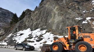 Trabzon’da kamyonetin üzerine kaya düşmesi sonucu ölen 4 kişinin cenazesi defnedildi