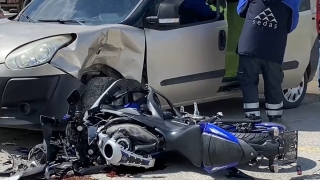 Düzce’de hafif ticari araçla çarpışan motosikletin sürücüsü ağır yaralandı