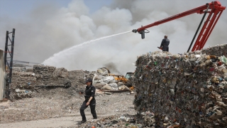 İzmir’de geri dönüşüm tesisinde çıkan yangın söndürüldü