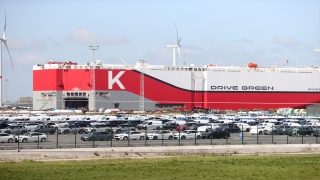 Rusya’ya gidecek binlerce araç Belçika limanına takıldı