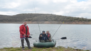 Kütahya’daki Beşkarış Barajı’nda ”Turna Balığı Yakalama Yarışması” başladı