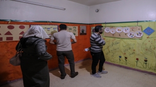 İdlib’deki engelli çocuklar, resim ve el işi ürünlerini sergiledi