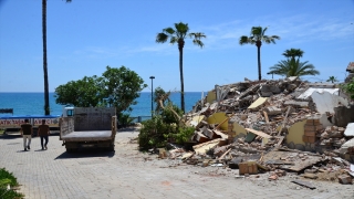 Antalya’da Side Antik Kenti’nde turizm sezonunda başlayan yıkımlara esnaftan tepki