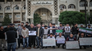 İdlib’de gazeteciler, meslektaşları Akile’nin öldürülmesine tepki için bir araya geldi