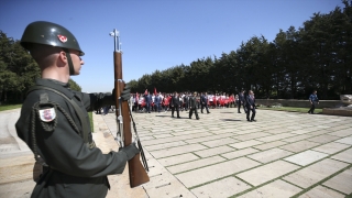 Gençlik ve Spor Bakanı Kasapoğlu, Anıtkabir’i ziyaret etti