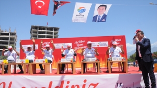 Antalya’daki festivalde 3 dakikada 285 gram acı biber yiyen kişi birinci oldu