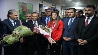 Dünya şampiyonu milli boksör Hatice Akbaş, memleketi Malatya’da coşkuyla karşılandı: