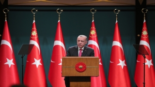 Cumhurbaşkanı Erdoğan: ”31 Mayısta sona eren açık cezaevlerindeki hükümlülerin Kovid19 izinlerini, 31 Temmuz 2023’e kadar uzatıyoruz.”