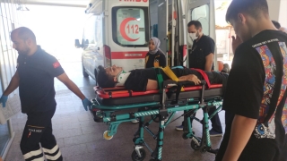 Bursa’da otomobilin çarptığı 2 kişi yaralandı