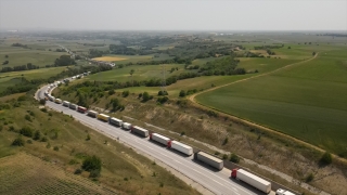 Bulgaristan’a açılan Hamzabeyli Sınır Kapısı’ndaki tır kuyruğu devam ediyor