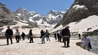 Bilim insanları Cilo Dağları’ndaki buzul alanında inceleme yaptı