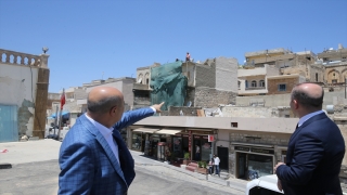 Mardin’in tarihi dokusunu bozan betonarme binaların yıkımı devam ediyor