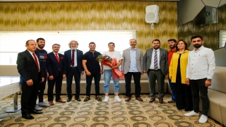 Milli boksör Busenaz Sürmeneli, Bayburt Üniversitesi’ni ziyaret etti