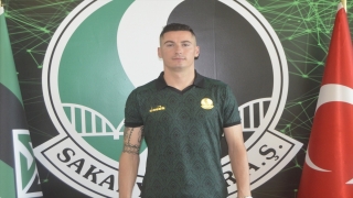 Sakaryaspor, Arnavut futbolcu Odise Roshi ile anlaştı