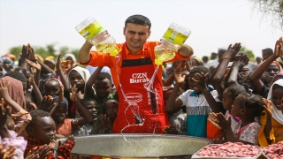Şef Burak Özdemir, Sudan’da çocuklar için yemek yaptı