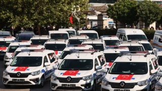 İçişleri Bakanı Soylu, İzmir’de emniyete yeni araçların teslim törenine katıldı: