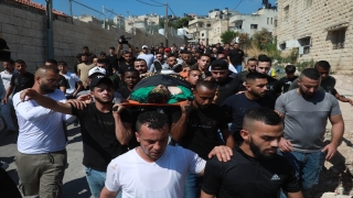 İsrail güçlerinin Cenin’e düzenlediği baskında öldürülen Filistinli genç toprağa verildi