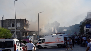 Bodrum’da çıkan yangında 3 iş yeri ile 2 ev zarar gördü 