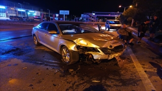 Afyonkarahisar’da iki otomobilin çarpıştığı kazada 5 kişi yaralandı