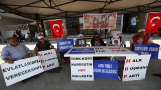 Muşlu aileler evlatları için HDP önündeki eylemlerini sürdürdü