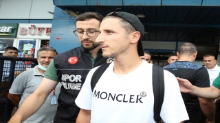 Trabzonspor’un transfer görüşmeleri yaptığı Makedon Enis Bardhi, Trabzon’a geldi