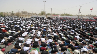 Irak’ta Sadr yanlıları cuma namazını bu hafta da Yeşil Bölge’de kıldı
