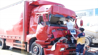 Sultanbeyli’de iki kamyonun çarpıştığı kazada 1 kişi öldü, 2 kişi yaralandı