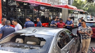 Başkentte sürücüyle para isteyen kişi arasındaki kavgaya polis müdahale etti