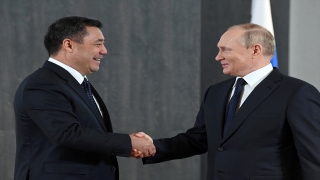 Rusya Devlet Başkanı Putin, Kırgızistan Cumhurbaşkanı Caparov ile görüştü