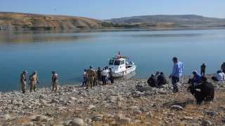 Şanlıurfa’da zıpkınla balık avlamak amacıyla gölete giren lise müdürü boğuldu