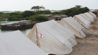 Türk Kızılay’ın Pakistan’a gönderdiği çadırlara selzedeler yerleşmeye başladı